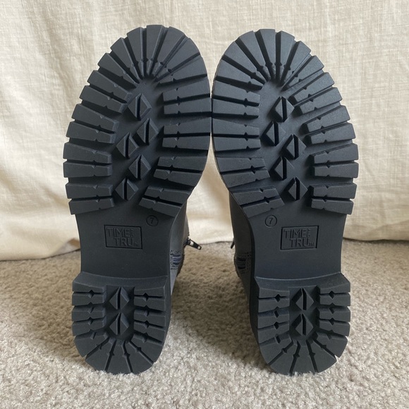 Grey leather ankle boots - Picture 5 of 5